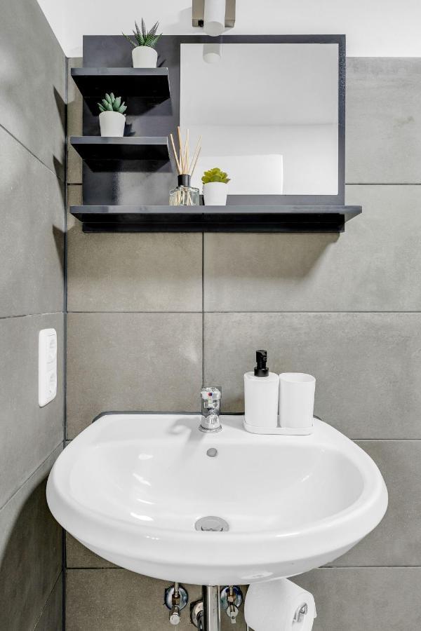 Appartamento 2 Apartments,4 Betten,zentral Am Sbahnhof Koepenick,vollmoebliert Berlino