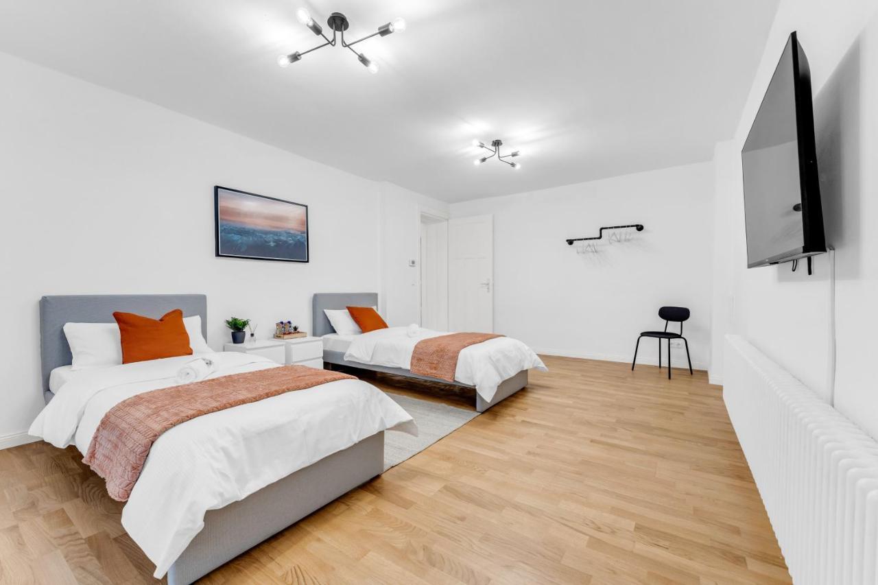 2 Apartments,4 Betten,zentral Am Sbahnhof Koepenick,vollmoebliert Appartamento